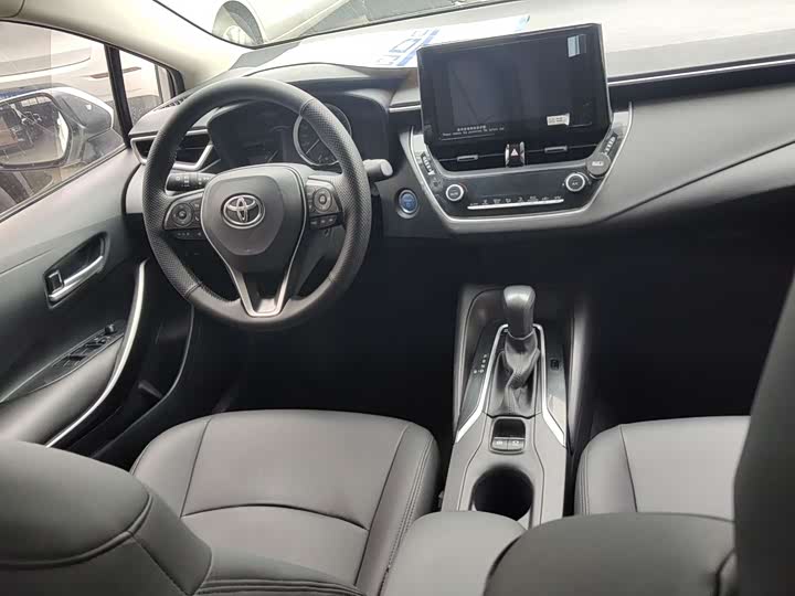 Фото 9 - Toyota Corolla