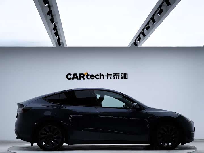 Фото 4 - Tesla Model Y