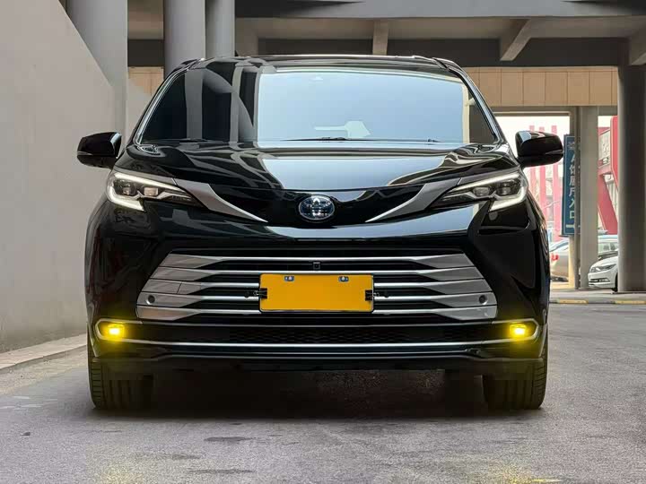 Фото 2 - Toyota Sienna