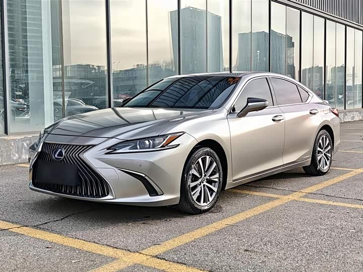 Фото 2 - Lexus ES