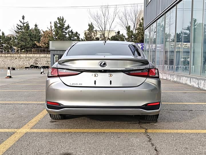 Фото 6 - Lexus ES