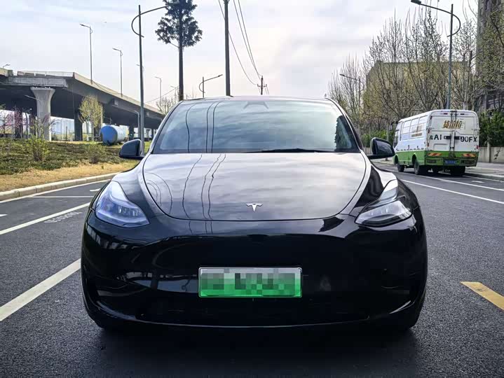 Фото 1 - Tesla Model Y