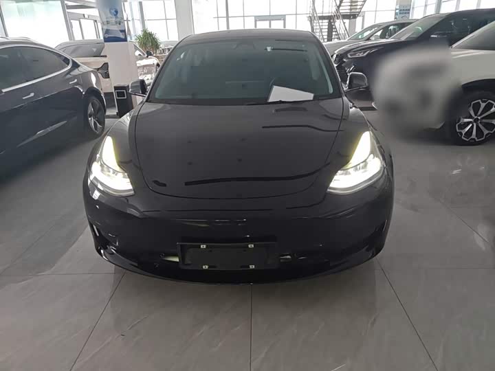 Фото 3 - Tesla Model 3