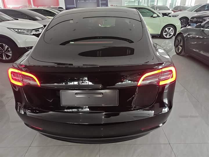 Фото 6 - Tesla Model 3