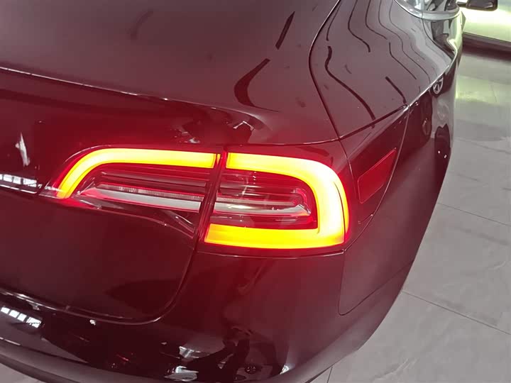 Фото 8 - Tesla Model 3