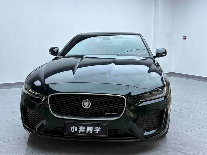Фото 2 - Jaguar XE L