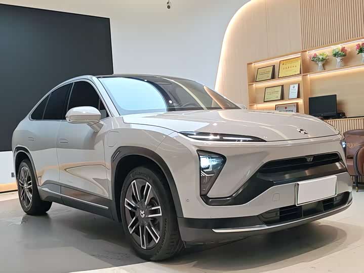 Фото 3 - Nio EC6
