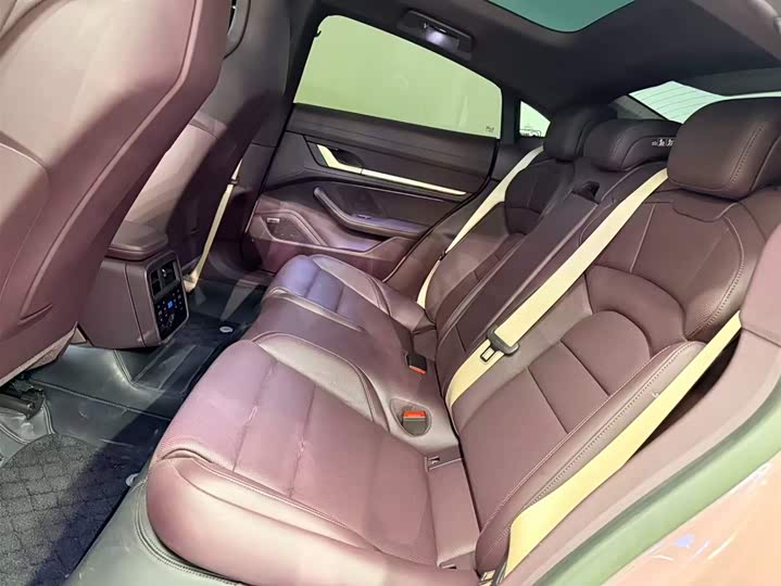 Фото 9 - Porsche Taycan