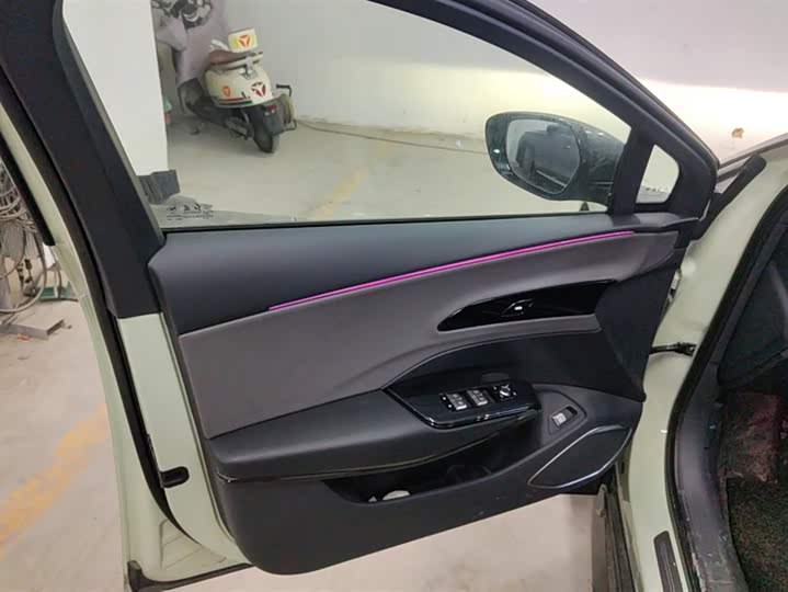 Фото 7 - Hongqi EH7