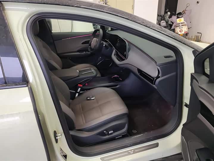 Фото 8 - Hongqi EH7