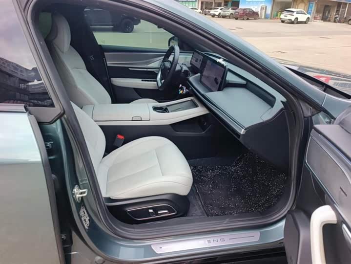 Фото 8 - XPeng P7