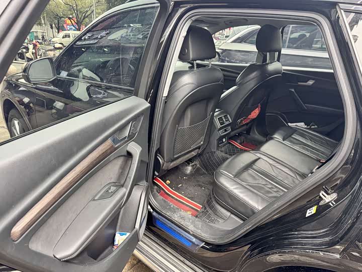 Фото 6 - Audi Q5L