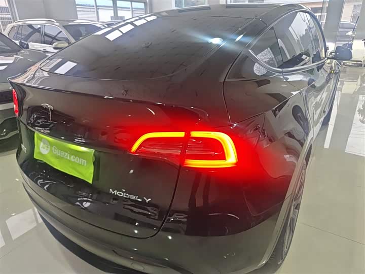 Фото 8 - Tesla Model Y