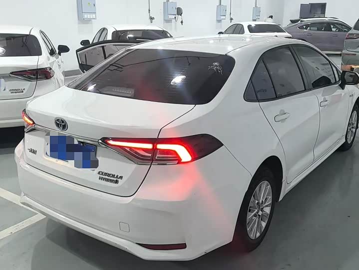 Фото 2 - Toyota Corolla