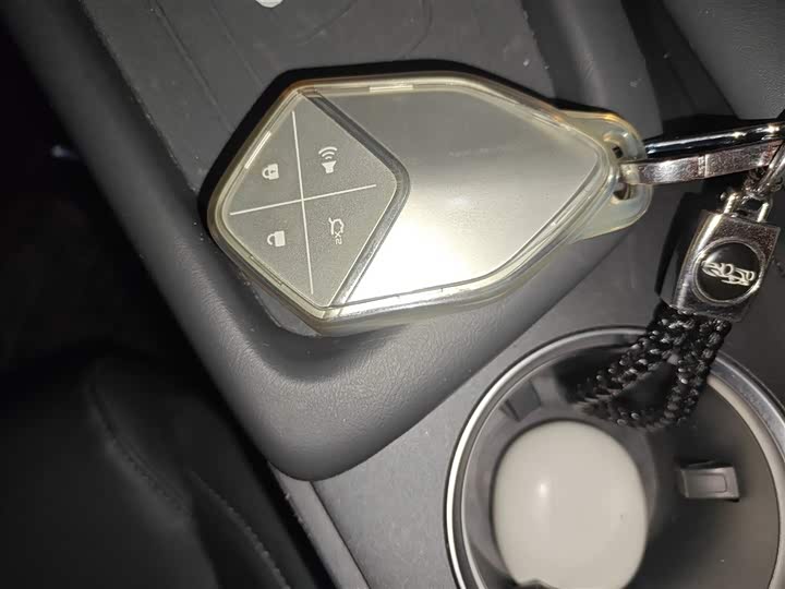 Фото 9 - Changan Deepal SL03