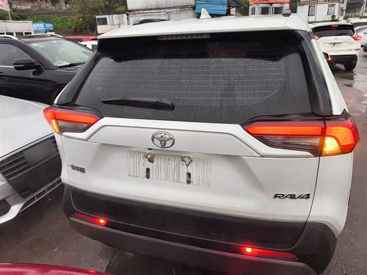 Фото 6 - Toyota RAV4