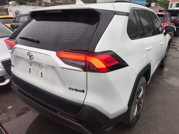 Фото 7 - Toyota RAV4