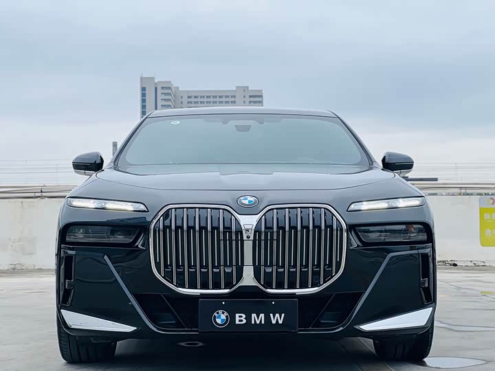 Фото 2 - BMW 7 Series