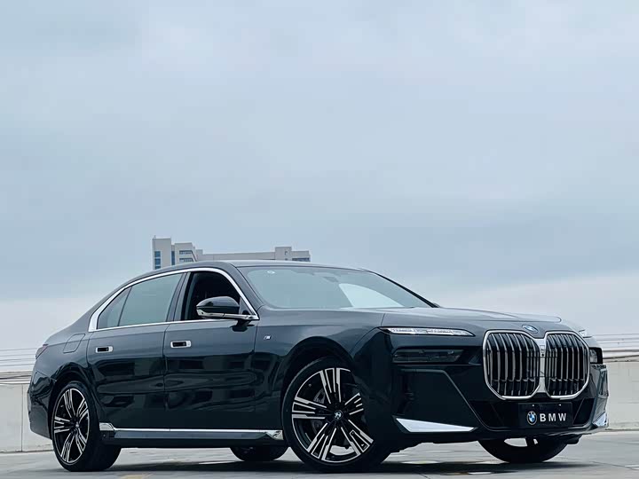 Фото 3 - BMW 7 Series