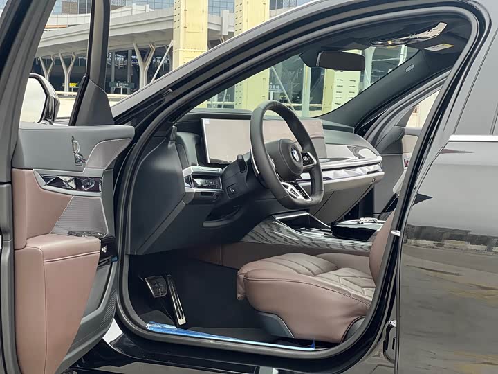 Фото 4 - BMW 7 Series