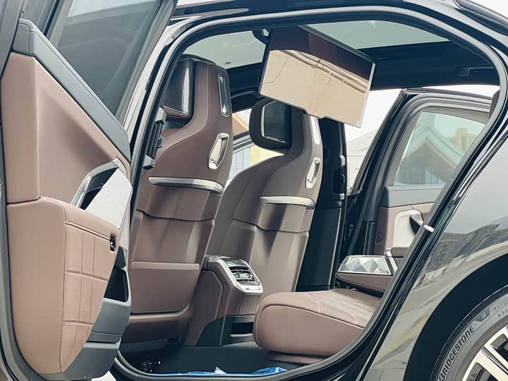 Фото 5 - BMW 7 Series