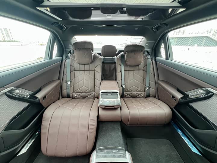 Фото 9 - BMW 7 Series