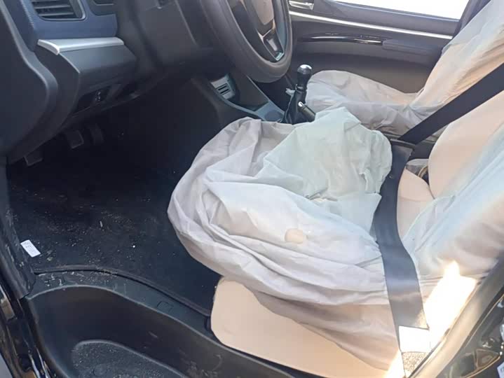 Фото 9 - Dongfeng Forthing Lingzhi M5