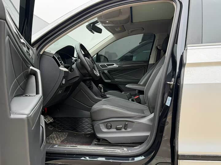 Фото 4 - Volkswagen Tiguan L Pro