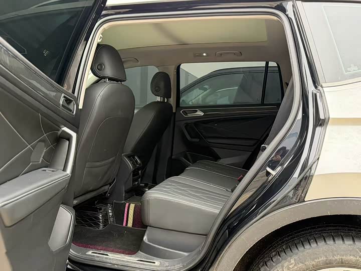 Фото 6 - Volkswagen Tiguan L Pro