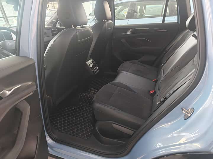 Фото 9 - Volkswagen Tiguan L Pro