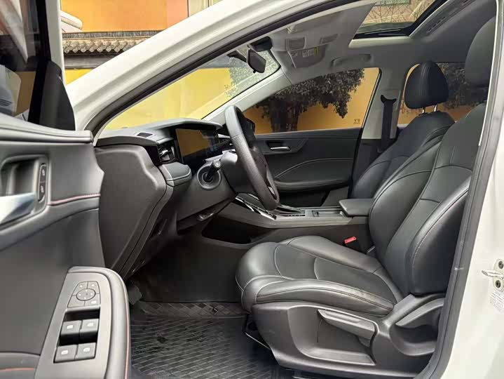 Фото 5 - Roewe i5