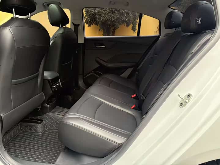 Фото 6 - Roewe i5