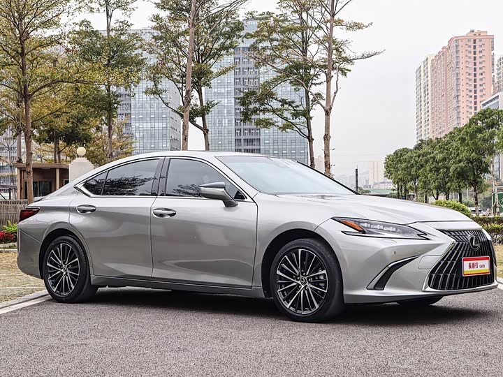 Фото 4 - Lexus ES