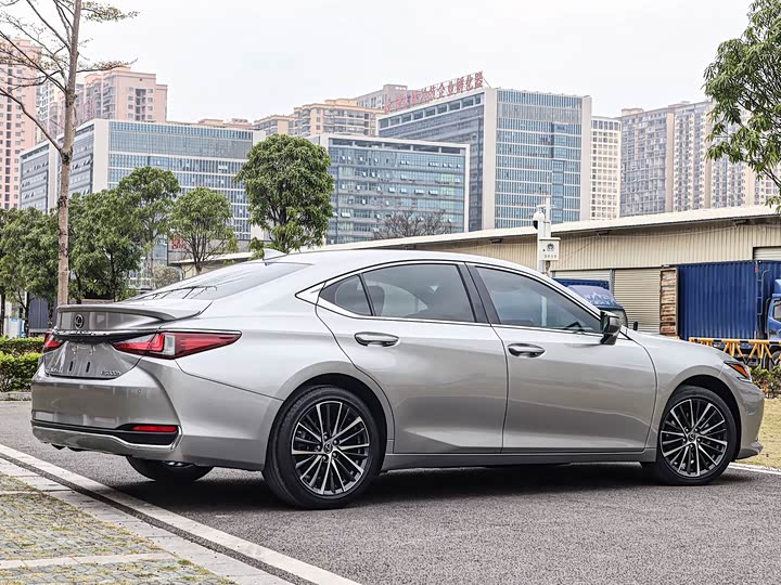 Фото 5 - Lexus ES