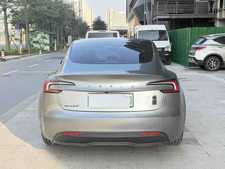 Фото 3 - Tesla Model 3