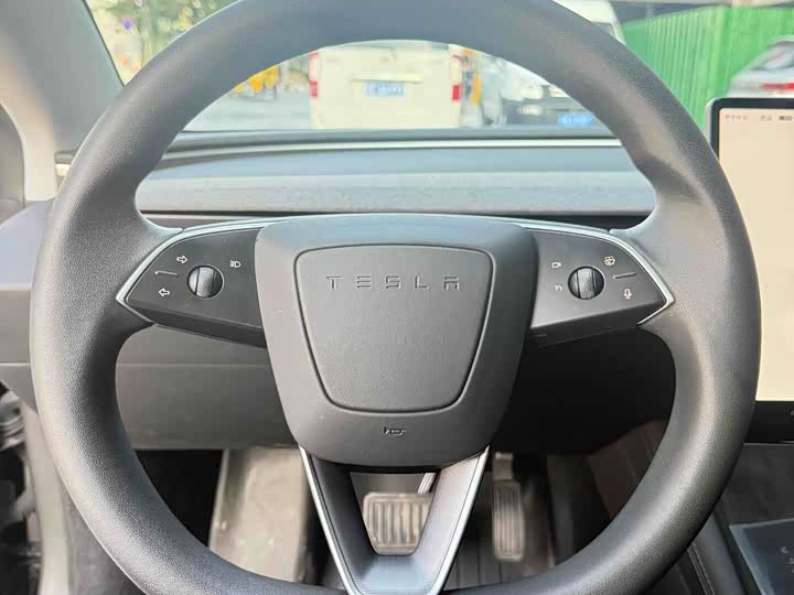 Фото 8 - Tesla Model 3