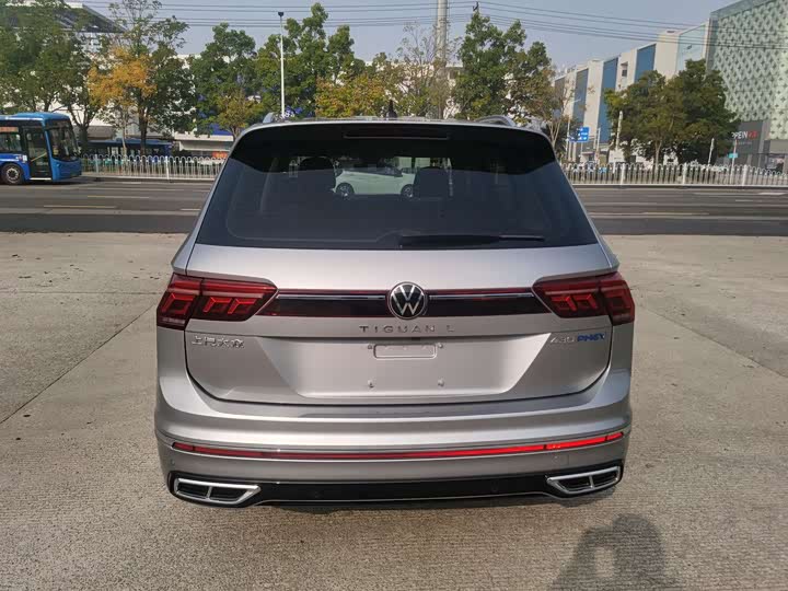 Фото 4 - Volkswagen Tiguan L Hybrid