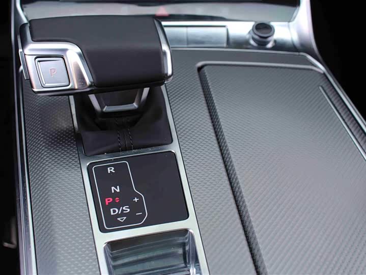 Фото 9 - Audi A6L