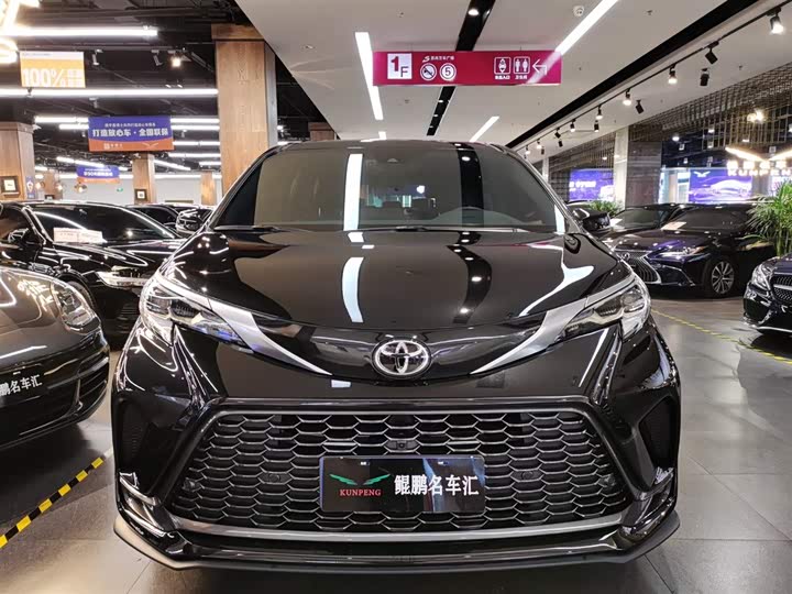 Фото 2 - Toyota Granvia