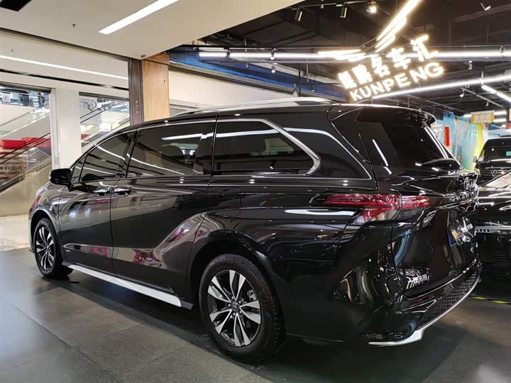 Фото 4 - Toyota Granvia