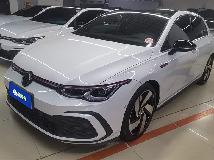 Фото 1 - Volkswagen Golf GTI