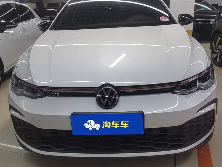 Фото 2 - Volkswagen Golf GTI