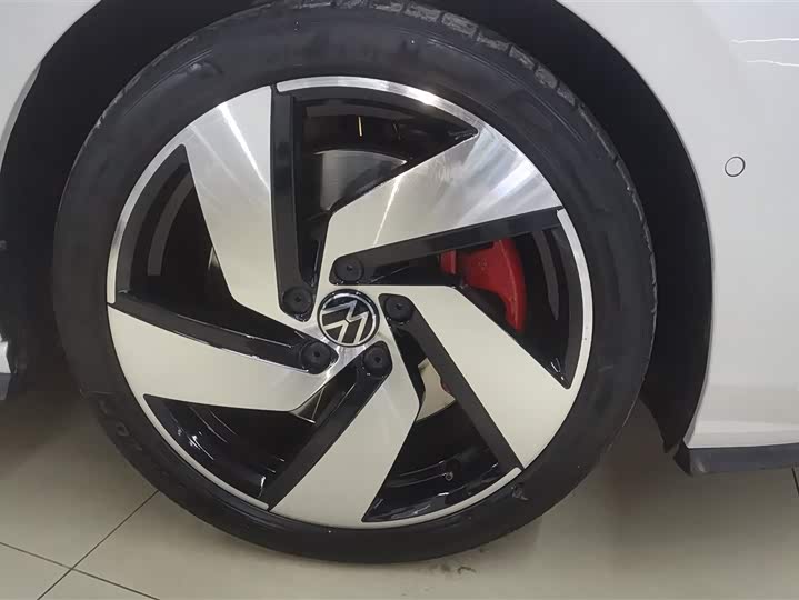 Фото 6 - Volkswagen Golf GTI