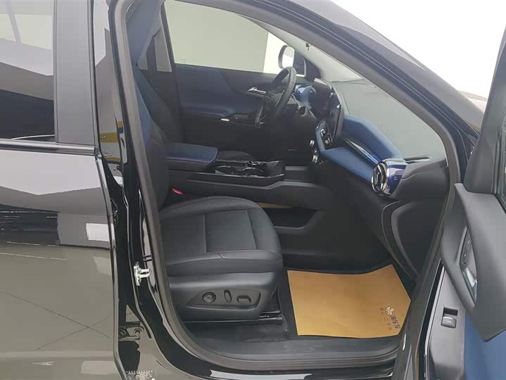 Фото 8 - Chevrolet Equinox Plus