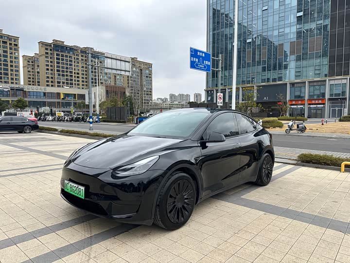 Фото 1 - Tesla Model Y