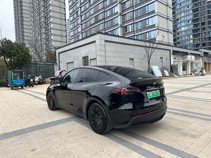 Фото 8 - Tesla Model Y