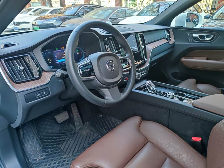 Фото 9 - Volvo XC60 Hybrid