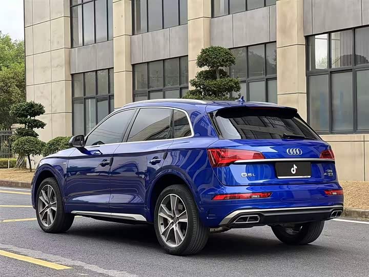Фото 5 - Audi Q5L
