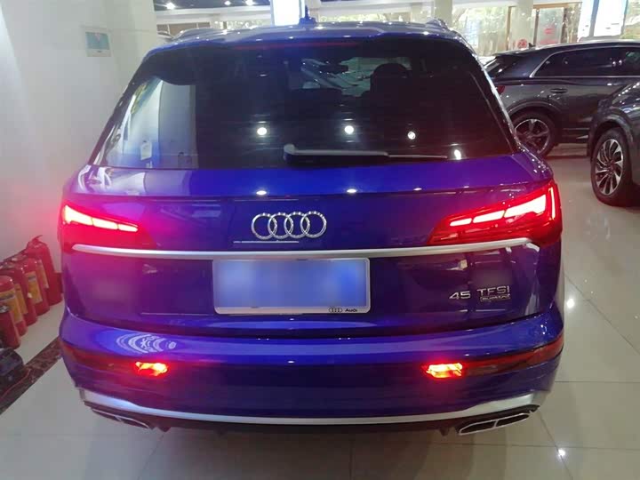 Фото 6 - Audi Q5L