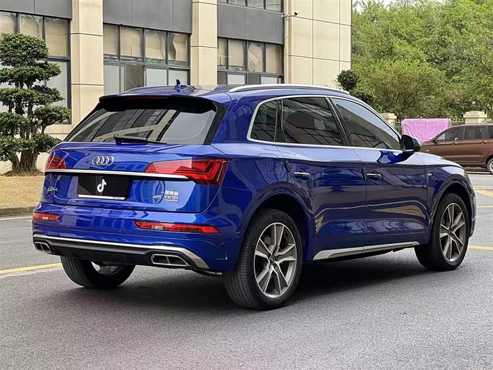 Фото 7 - Audi Q5L